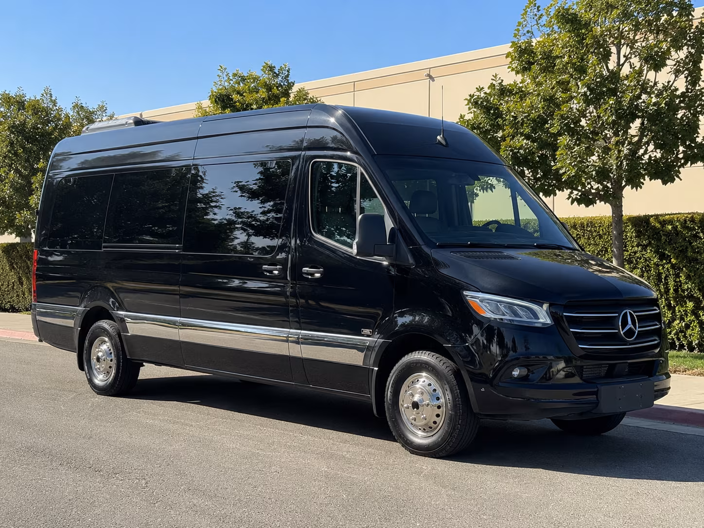 Oakland Airport Shuttle & Transportation party bus exterior