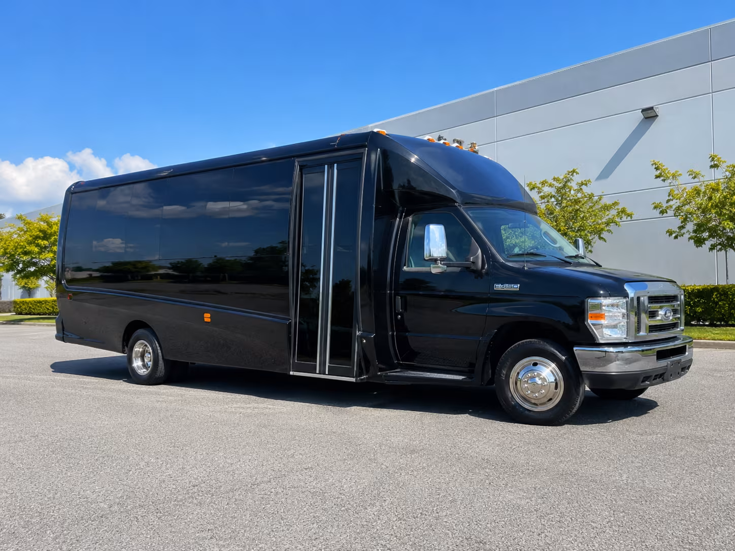 Oakland Birthday, Sweet 16, & Quinceañera Transportation party bus exterior