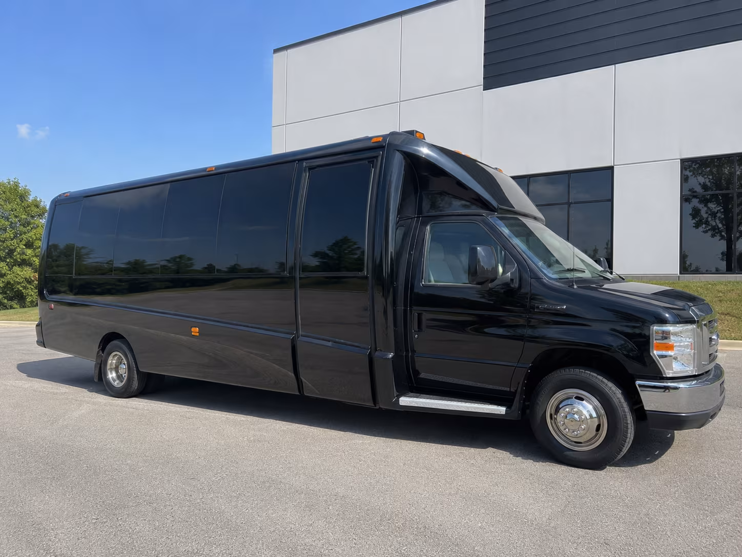 Oakland Winery Tour & Pub Crawl Transportation party bus exterior