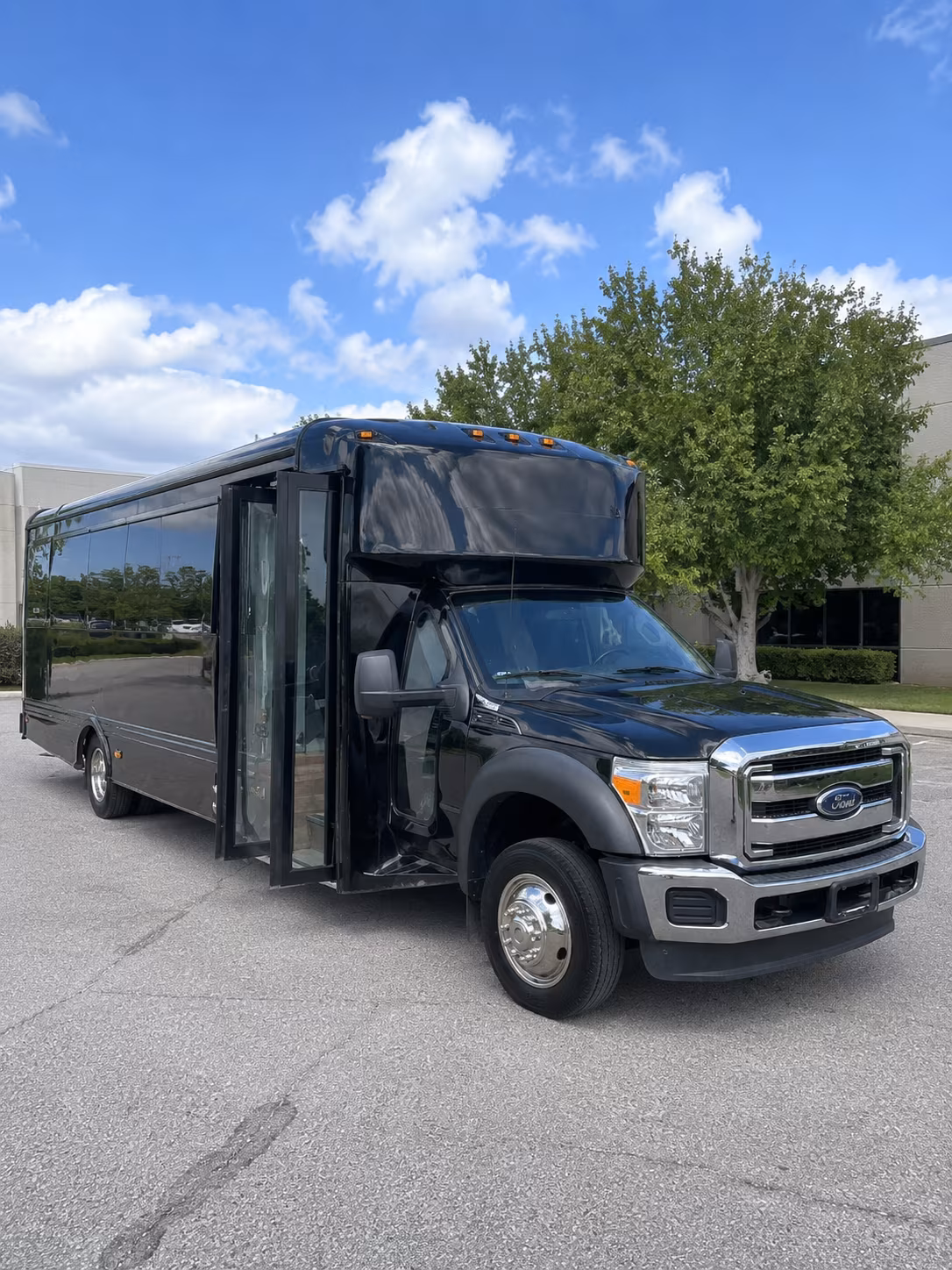 Oakland Winery Tour & Pub Crawl Transportation party bus exterior