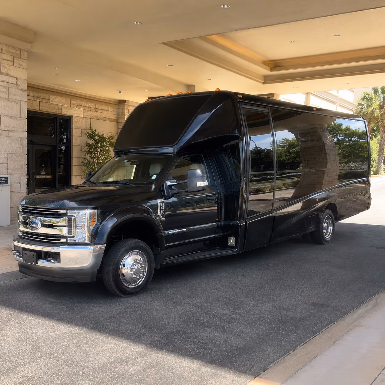 Oakland Winery Tour & Pub Crawl Transportation party bus exterior